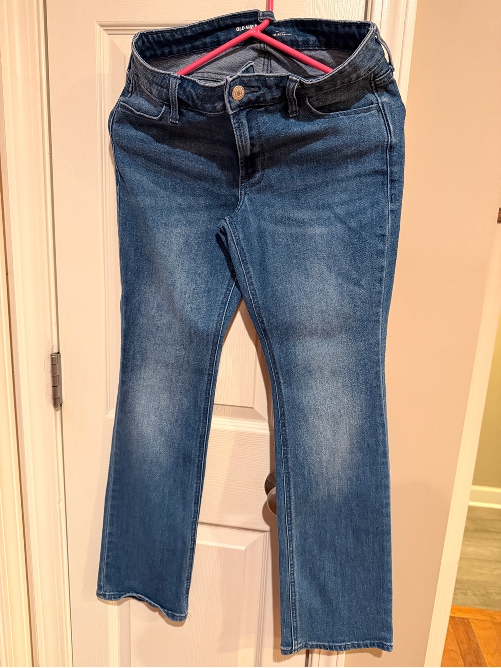 Old Navy Women's Mid-Rise WOW Boot Cut Jeans 4 Short